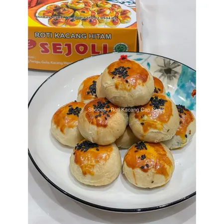 Roti kacang hitam Cap Sejoli